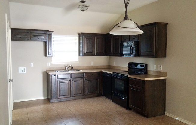 3 beds, 2 baths, $1,295, Unit 17104 Sentinel Ln