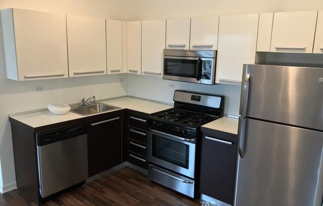 1544 W Glenlake Ave.