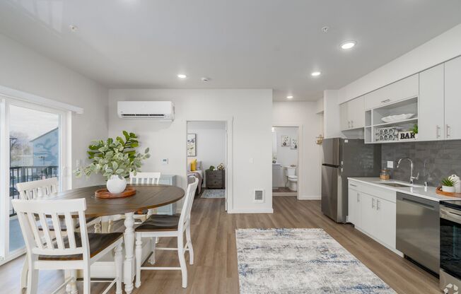 1 bed, 1 bath, 677 sqft, $1,400