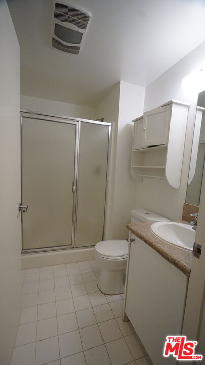 922 W 23 ST