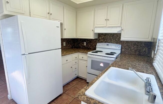 1450 Melrose Ave #35 - 2 Story Townhome, W/D hook ups - $1,000 Off First Month's Rent