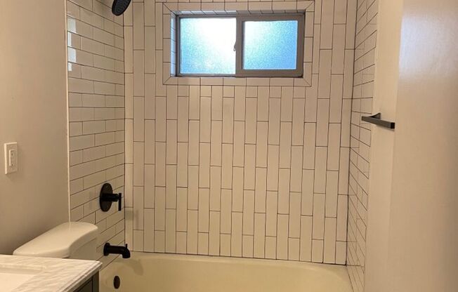 2 beds, 1 bath, 700 sqft, $1,750, Unit 226-23