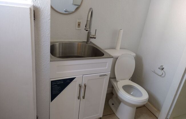 Studio, 1 bath, $750, Unit 3