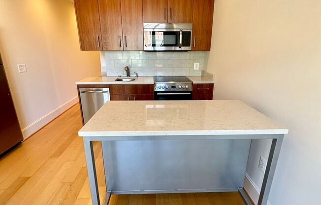 1 bed, 1 bath, 366 sqft, $2,500, Unit 414