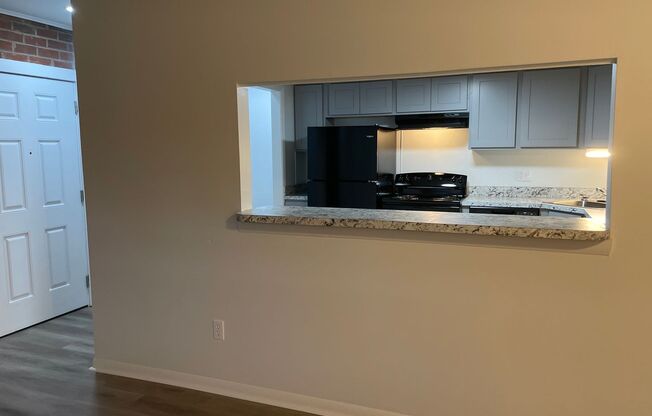 2 beds, 1 bath, 925 sqft, $1,195, Unit 28