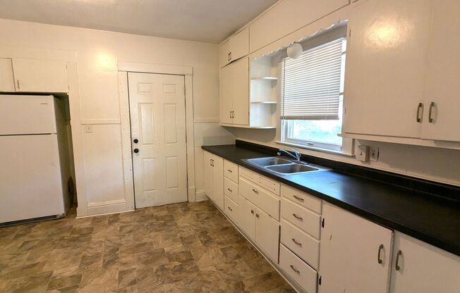 3133 5th St, 2 bedroom house with basement and garage