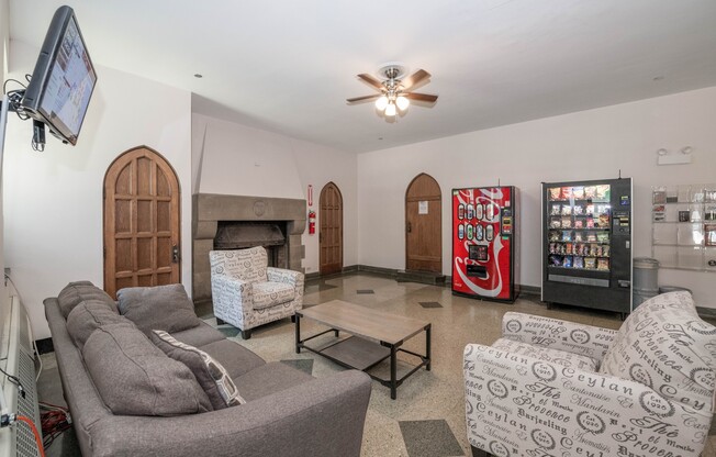 2 beds, 1 bath, 700 sqft, $1,499, Unit 104