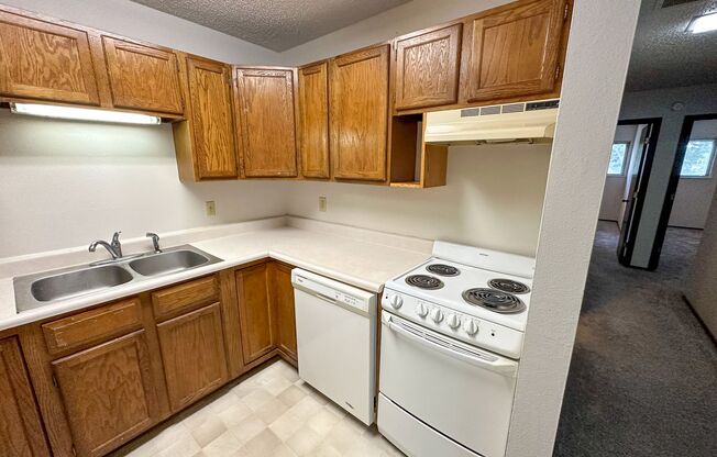 3 beds, 1 bath, $1,080