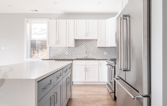 556 W 18 ST