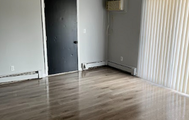 1 bed, 1 bath, 730 sqft, $999, Unit Unit 2