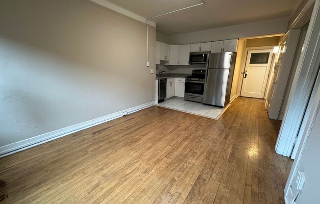 1 bed, 1 bath, $1,095, Unit 62
