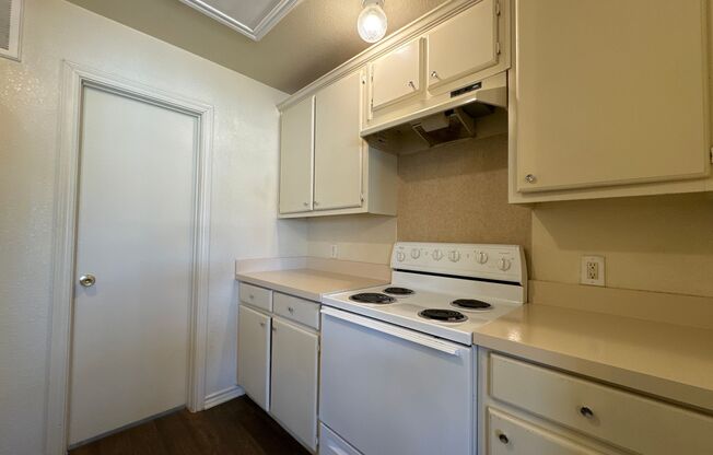 1 bed, 1 bath, 357 sqft, $975, Unit Unit 5