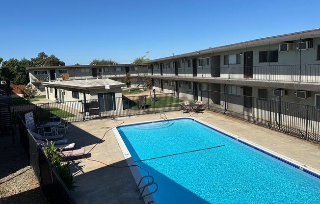 2 beds, 1 bath, 800 sqft, $1,555, Unit 18