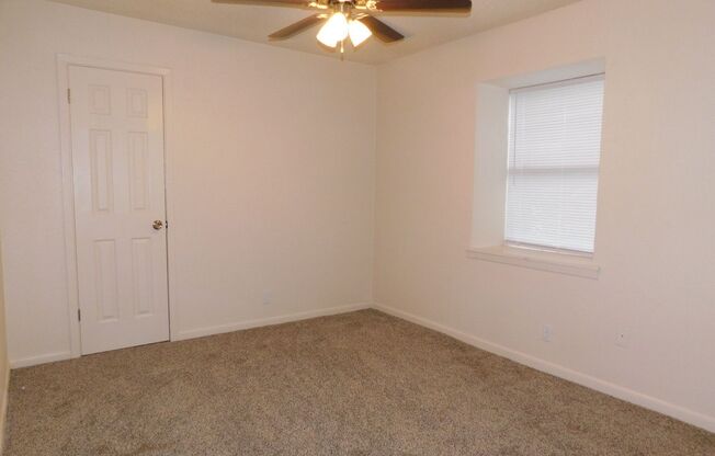 2 beds, 1 bath, 710 sqft, $850, Unit 2100 2
