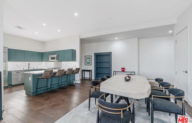 3 beds, 3 baths, 2,123 sqft, $6,000, Unit 1910