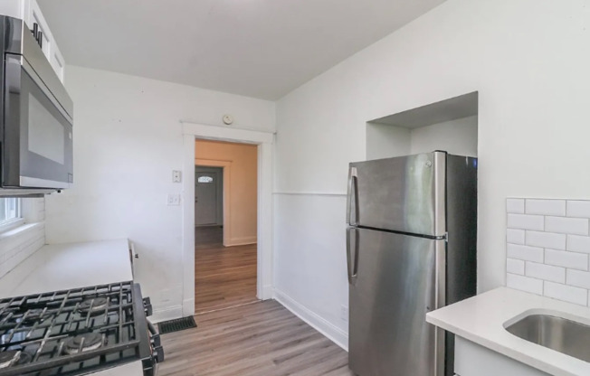 2712 PRICE AVE