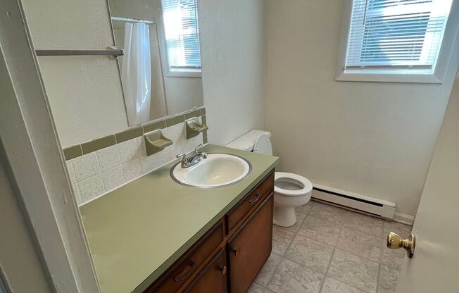 2 beds, 1 bath, 903 sqft, $1,170, Unit K-11