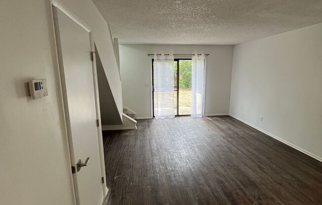 2 beds, 1.5 baths, 1,050 sqft, $1,275, Unit #13