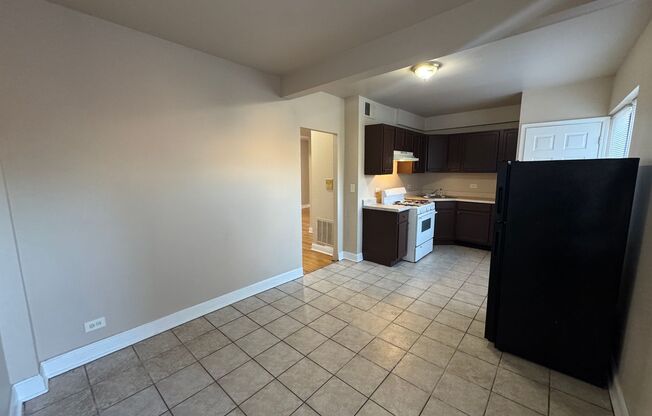 2 beds, 1 bath, $1,150, Unit 4840 #2N