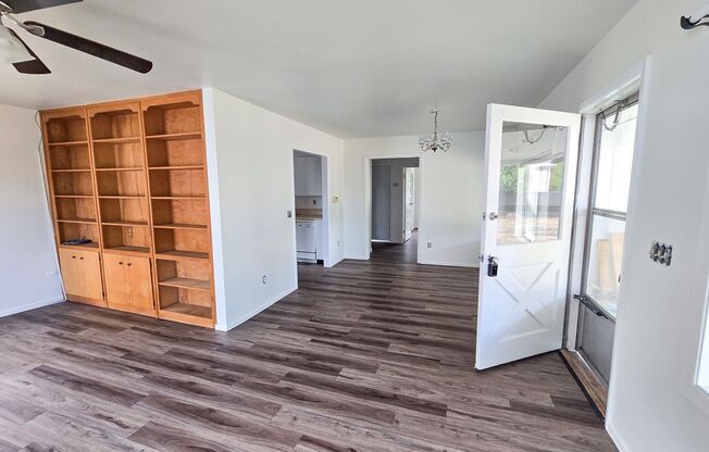 RENT SPECIAL: $1,000 Off First Full Month's Rent With One Year Lease! ~ Marks 950