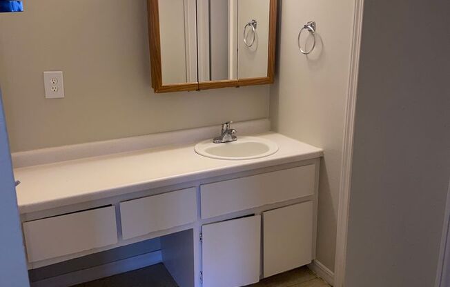 1 bed, 1 bath, 555 sqft, $700, Unit 46