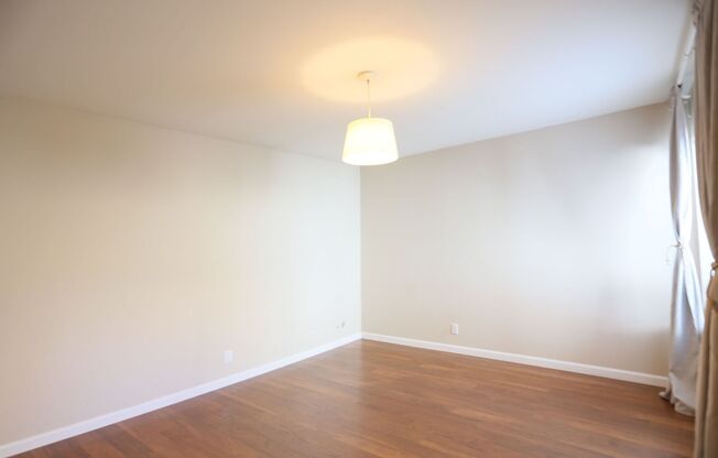 2 beds, 1 bath, $4,095, Unit A