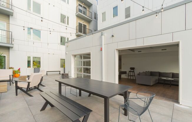 2 beds, 2 baths, 915 sqft, $2,300, Unit 416