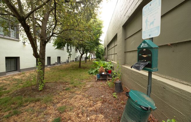 Studio, 1 bath, 425 sqft, $1,275, Unit 212