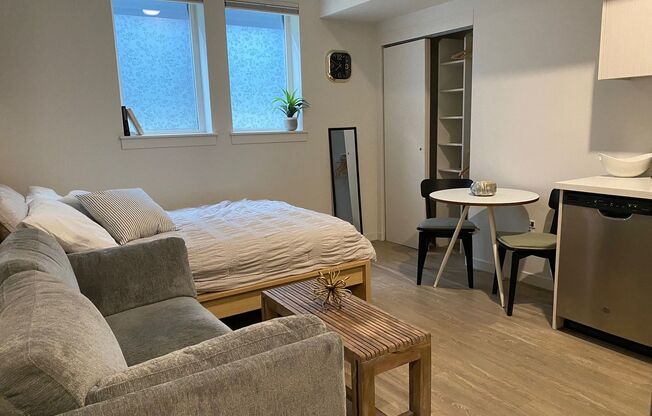 Studio, 1 bath, 375 sqft, $1,025, Unit 307