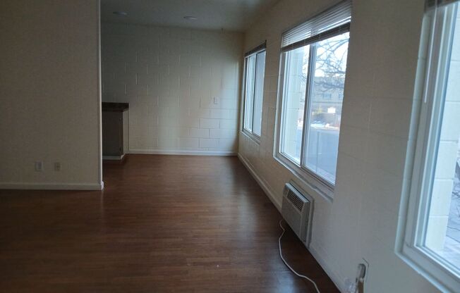 1 bed, 1 bath, 698 sqft, $1,199, Unit 127