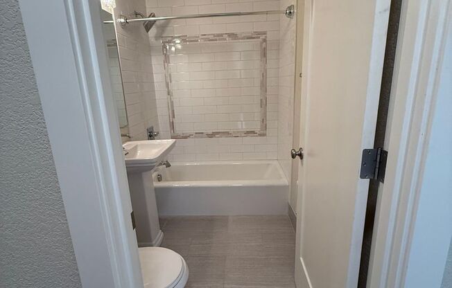 2 beds, 1.5 baths, 1,000 sqft, $1,895, Unit 04