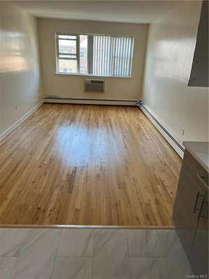 3 beds, 1 bath, 1,000 sqft, $3,000