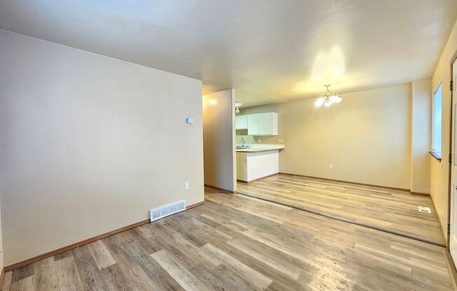 407 E 8th Ave