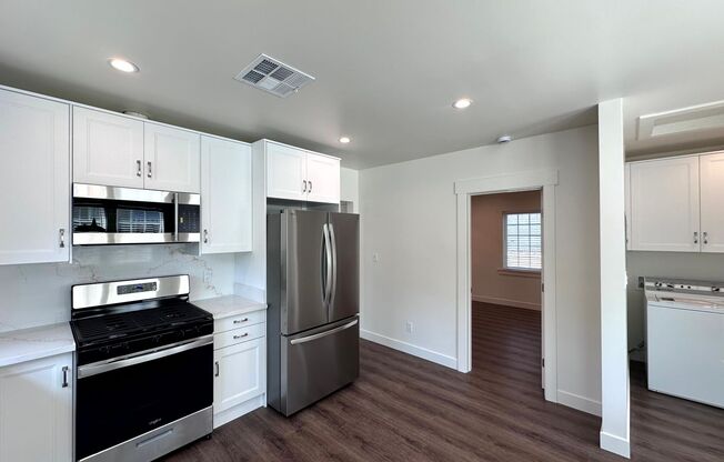 2 beds, 1 bath, $2,995, Unit 1460 Ricardo St.