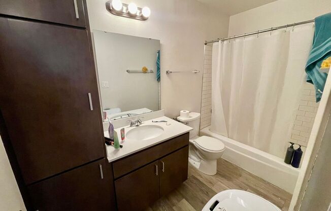 2 beds, 1 bath, $1,350, Unit 310