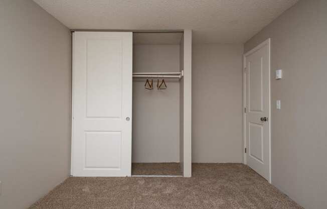 Oak Grove Bedroom Closet