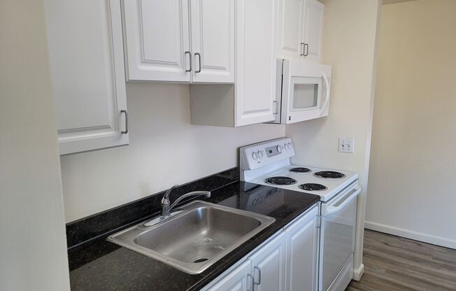 2 beds, 1 bath, 859 sqft, $2,795, Unit C-302