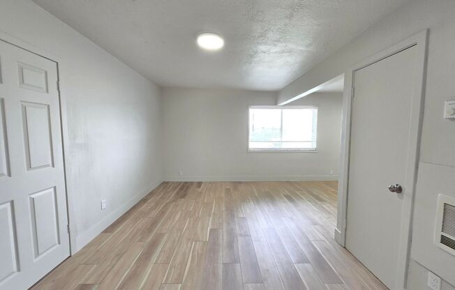 UP TO 1 MONTH FREE! Remodeled 3 bedroom!!