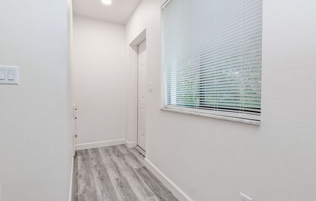 RENT NOW and receive the rest of NOVEMBER FREE! Reduced Security Deposit available for qualified applicants! Charming Studio For Rent in The Hourglass District of Orlando!