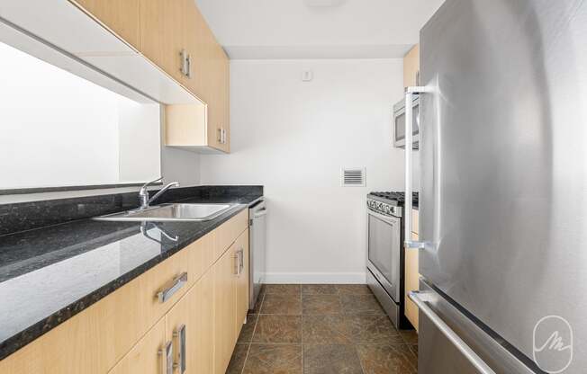 Studio, 1 bath, $4,100, Unit 4I