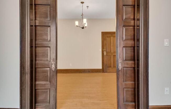 Fountain Plaza - Fitzgerald Apartments