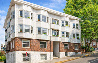 Great Location with Full Washer and Dryer in Unit and Full Kitchen!