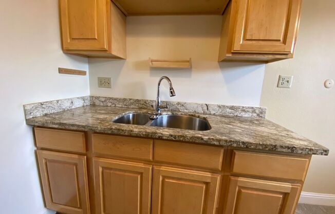 1 bed, 1 bath, $1,600, Unit #310