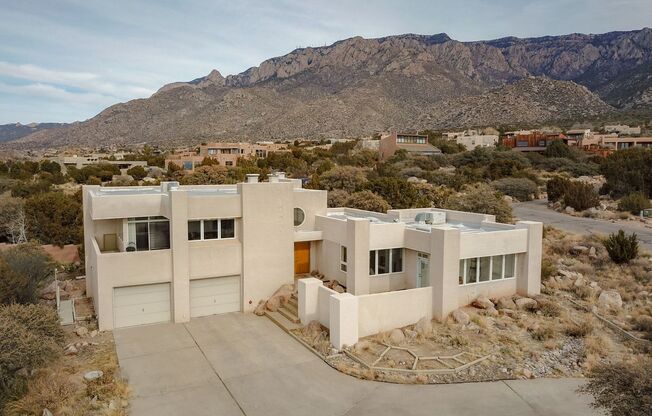 SANDIA HEIGHTS EXECUTIVE RENTAL 2+Story 3Bedroom  3 Bath 2/CG