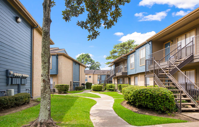 Exterior Pathways at Willow Brook Crossing Apartments in Houston, TX