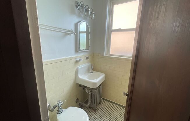Studio, 1 bath, 400 sqft, $785, Unit 221