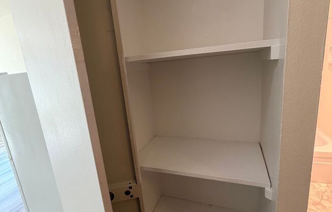 Studio, 1 bath, 400 sqft, $1,195, Unit 206