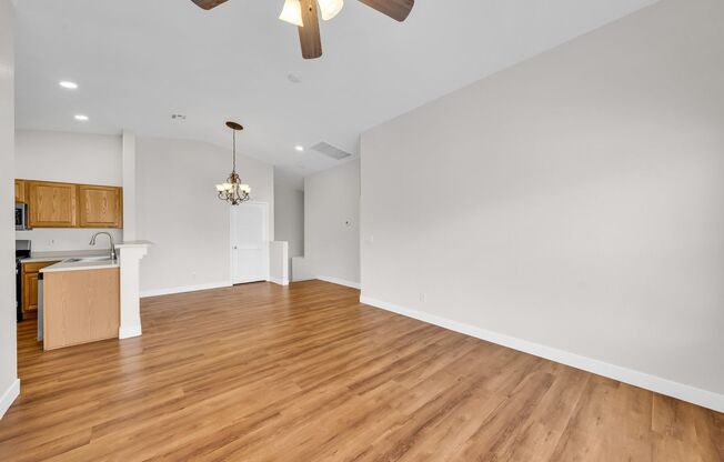 Beautiful 2BR/2BA Townhome in South Henderson