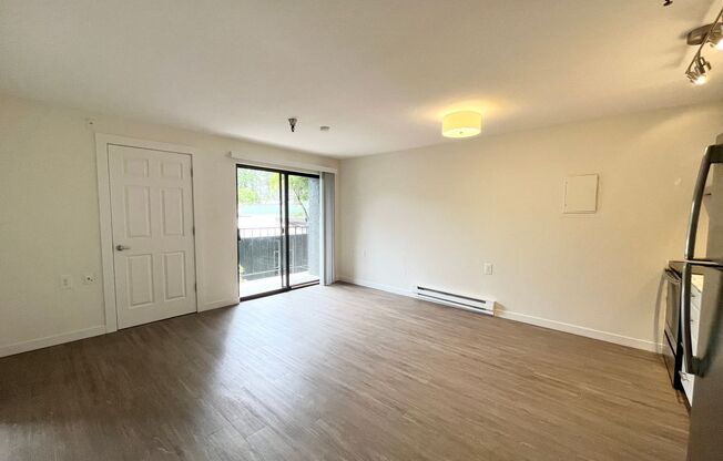 1 bed, 1 bath, 480 sqft, $1,395, Unit 210