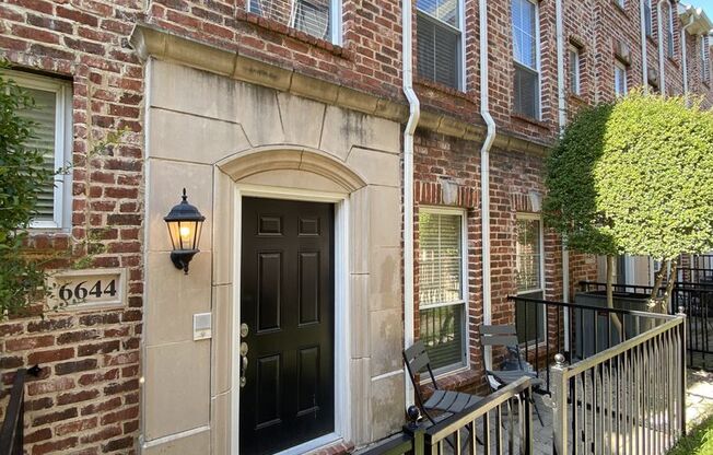 Walk to SMU, Bush Library, & Snyder Plaza!